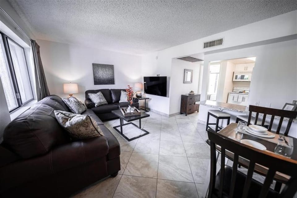 215 Fully Furnished 1BR Suite-Outdoor Pool Apartment in Tempe