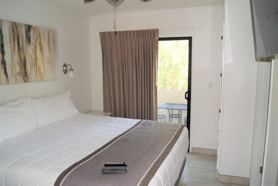 125 Fully Furnished 1BR Suite-Prime Location Apartment in Tempe
