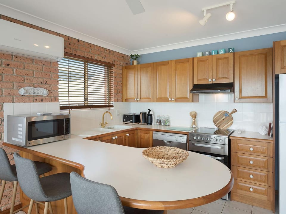Grand Pacific 2 Unit 4 -Omaroo - First Floor Apartment in Narooma