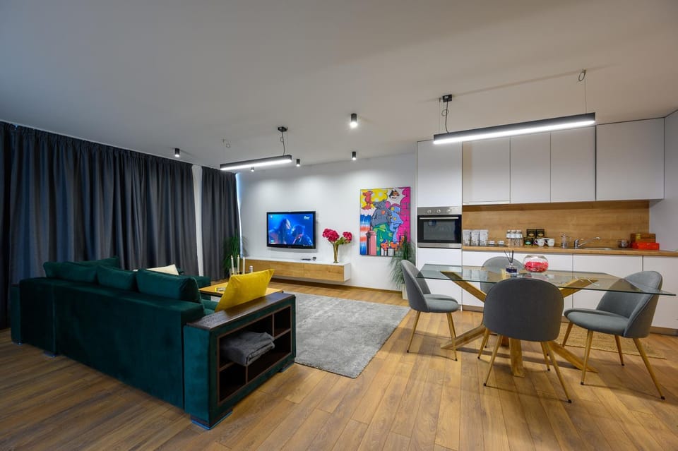 Communal lounge/ TV room, TV and multimedia, Kitchen or kitchenette, Living room, Seating area, Dining area