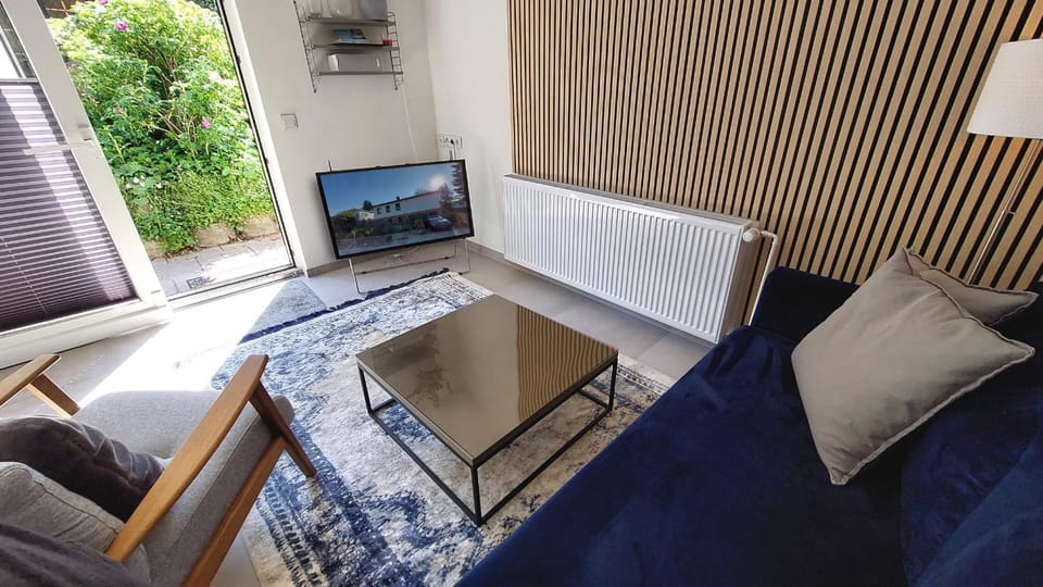 Bed, TV and multimedia, Living room, Seating area