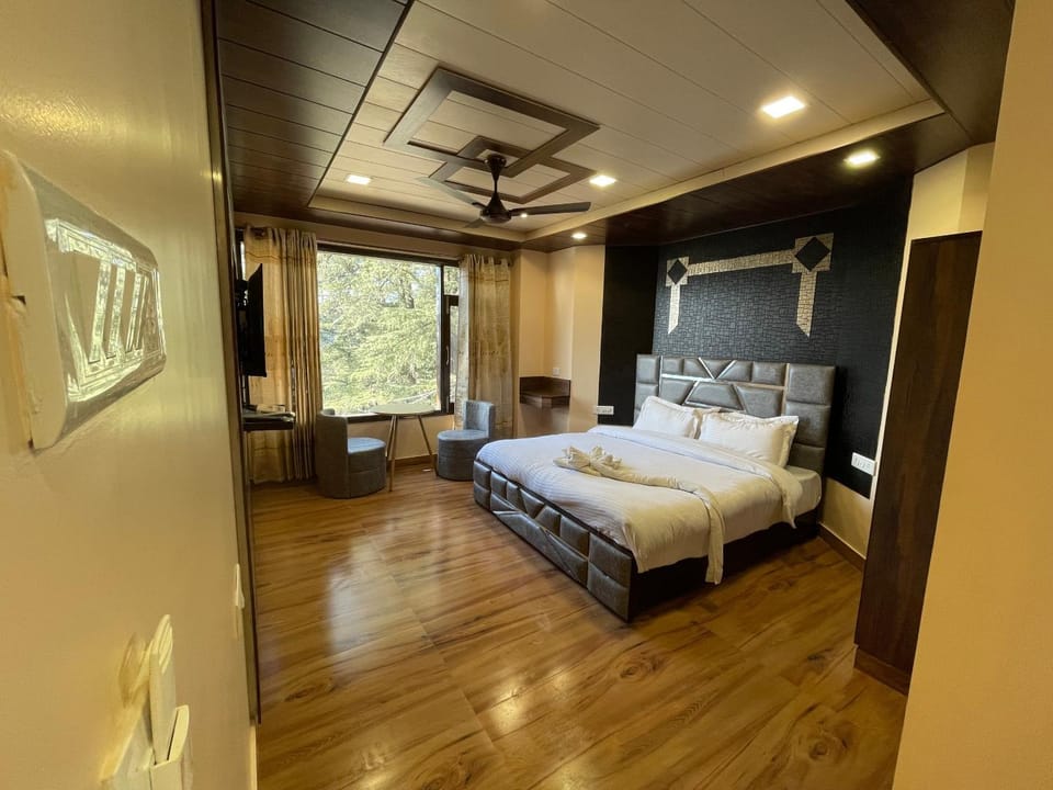 Photo of the whole room, Bedroom
