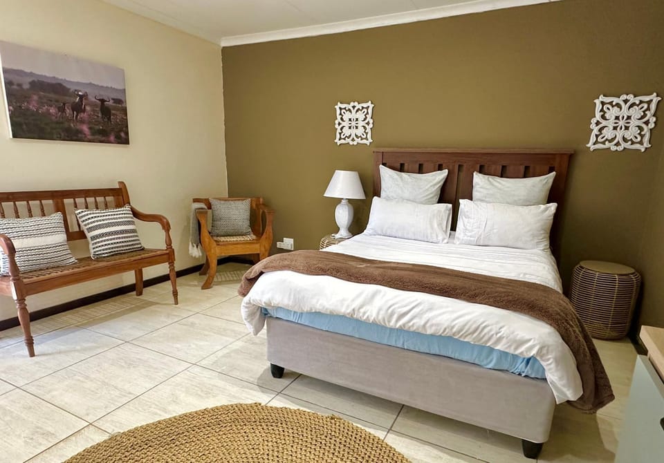 Bed, Seating area