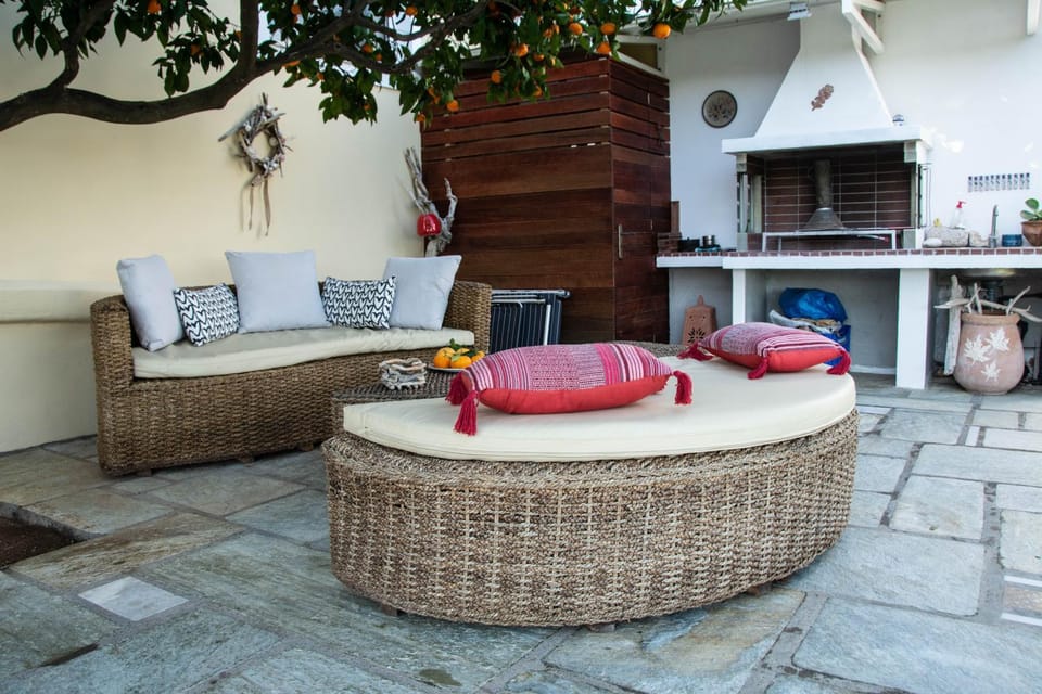 Patio, Living room