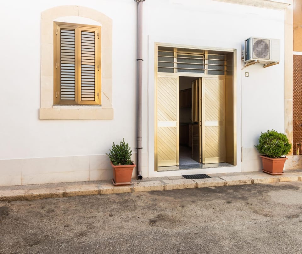 Paco House House in Avola