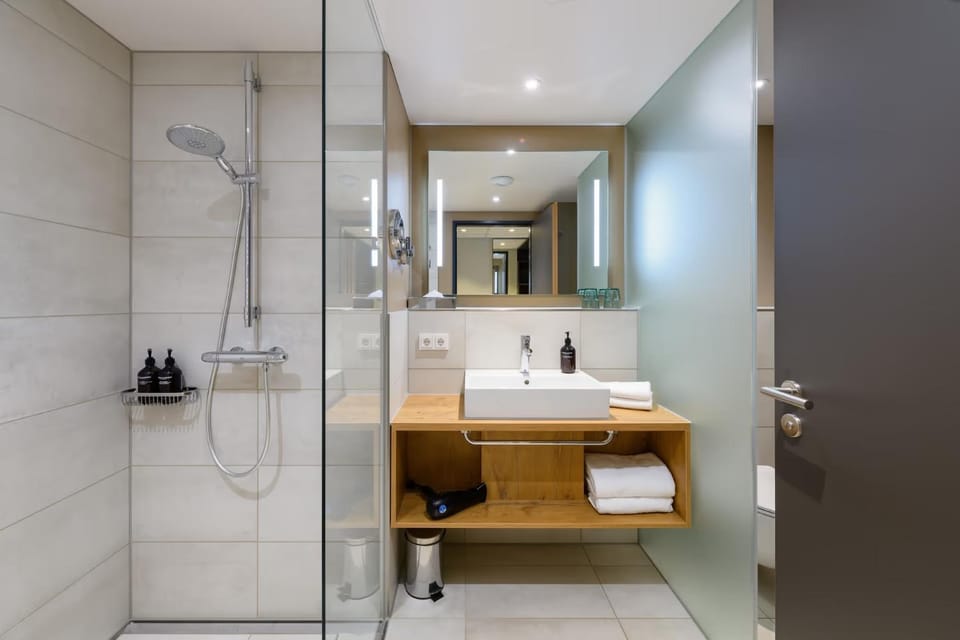Shower, Bathroom, towels
