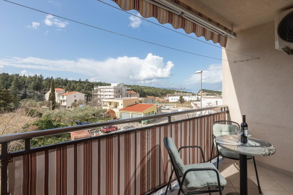 Day, Natural landscape, View (from property/room), Balcony/Terrace, City view, Street view