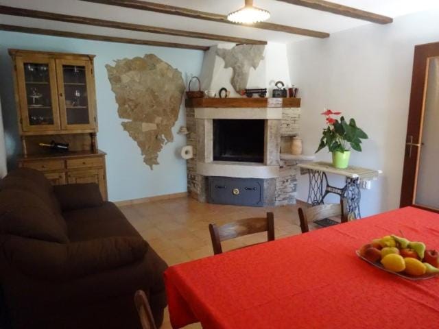 Seating area, Dining area, flat iron