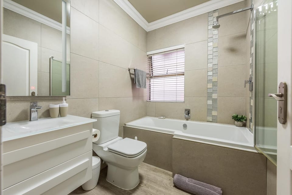 Shower, Toilet, Bathroom, Bath, towels