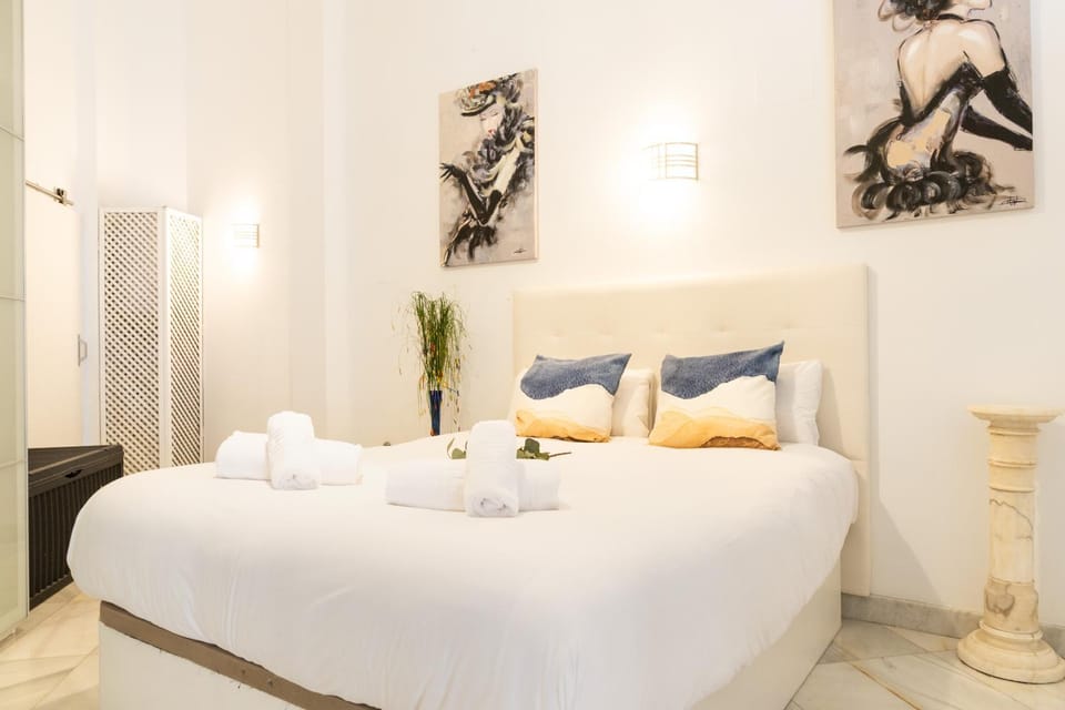 Bed, towels
