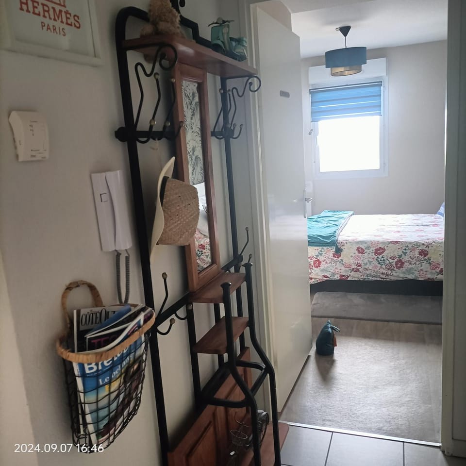 Bed, Photo of the whole room, Bedroom, wardrobe