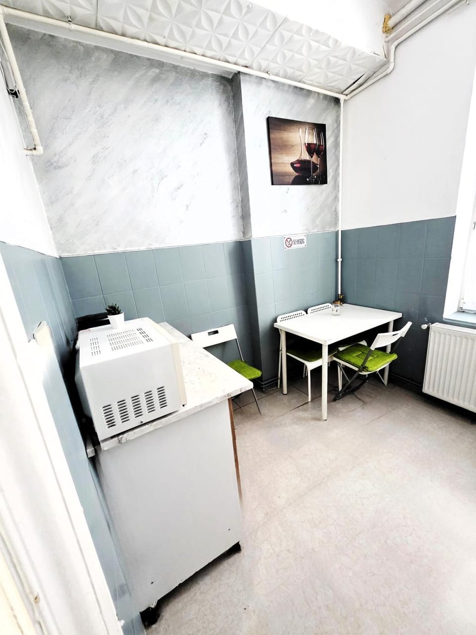 Kitchen or kitchenette, Dining area, microwave, stove, kitchen