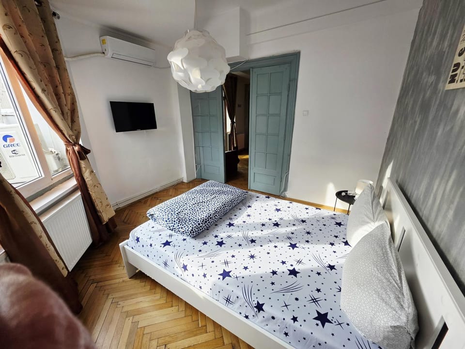 TV and multimedia, Bedroom, air conditioner