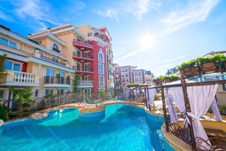Pool view, Swimming pool