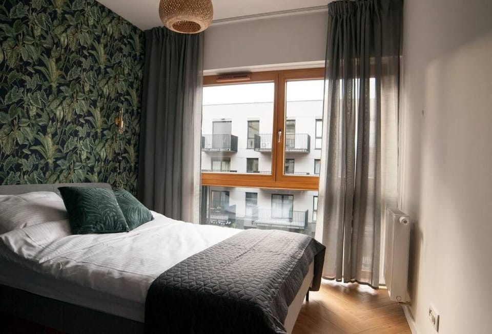 Bed, Photo of the whole room, Bedroom, City view, Street view