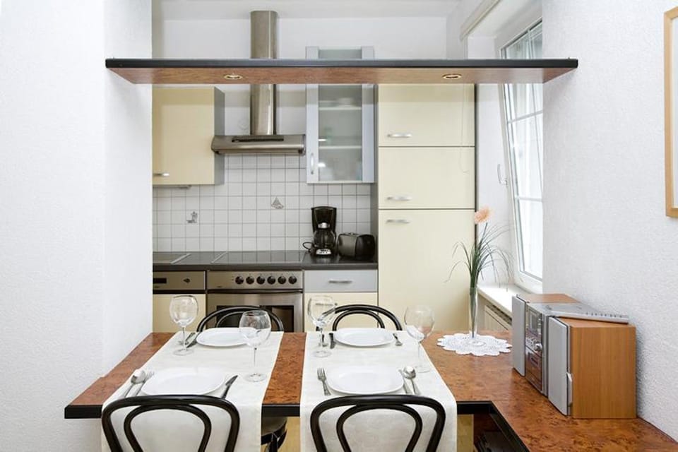 Property building, Kitchen or kitchenette, Living room