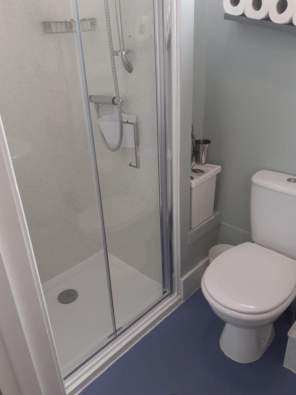 Shower, Toilet
