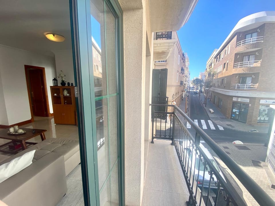 Balcony/Terrace, Street view