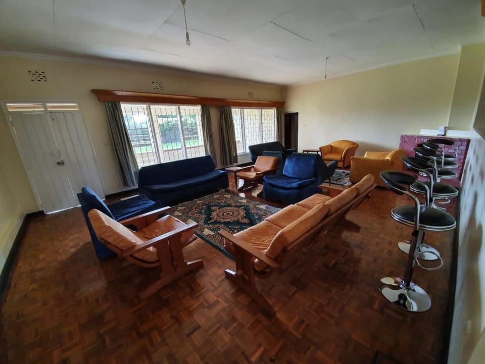 Living room, Business facilities, Seating area, Dining area, Meeting/conference room, Breakfast, flat iron