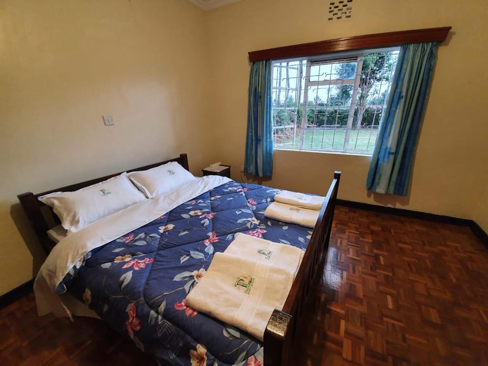 Bed, Bedroom, towels, towels, wardrobe