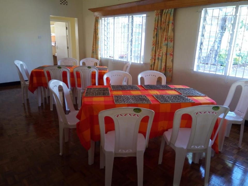 Restaurant/places to eat, Lounge or bar, Business facilities, Banquet/Function facilities, Dining area, Meeting/conference room, Breakfast