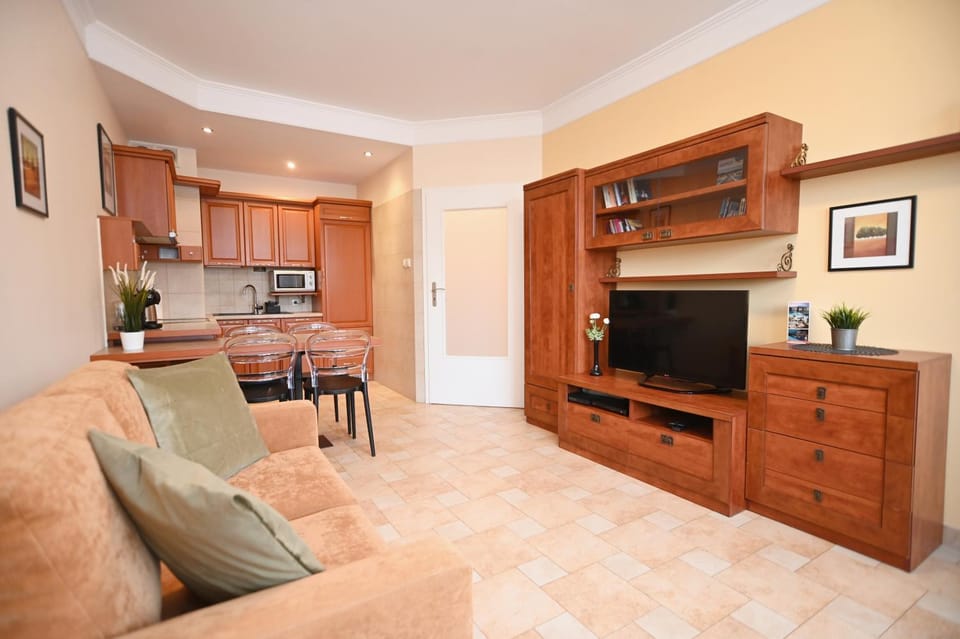 Kitchen or kitchenette, Seating area