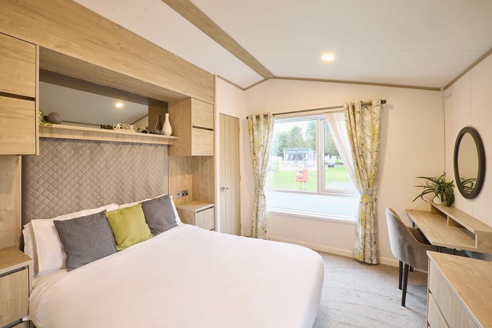Jasmine Lodge with Hot Tub Chalet in England