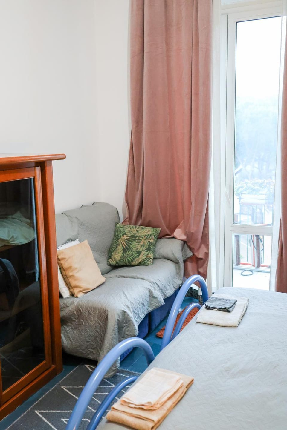 Bed, Seating area, Bedroom, towels