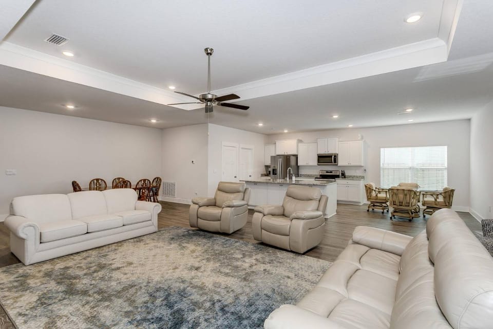 Shore Beats Work House in Pensacola Beach