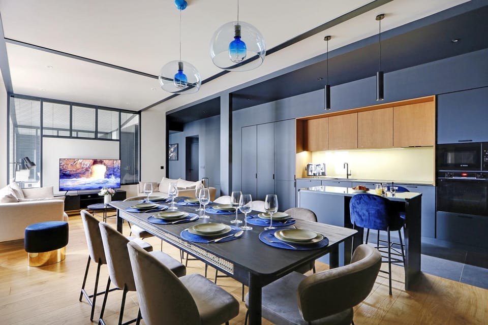 TV and multimedia, Seating area, Dining area, kitchen