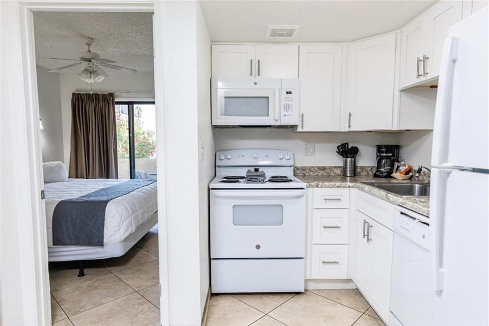216-Fully Furnished 1BR Suite-Outdoor Pool Apartment in Tempe