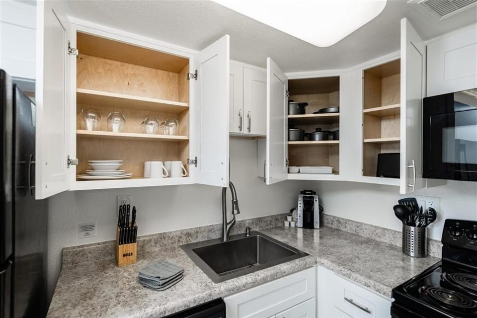 216-Fully Furnished 1BR Suite-Outdoor Pool Apartment in Tempe