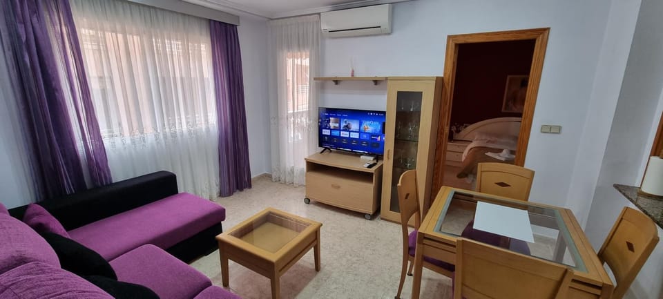 Communal lounge/ TV room, TV and multimedia, Living room, Seating area