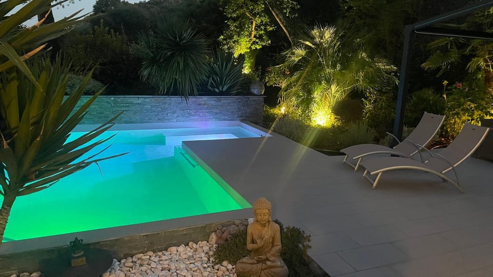 Hot Tub, Pool view