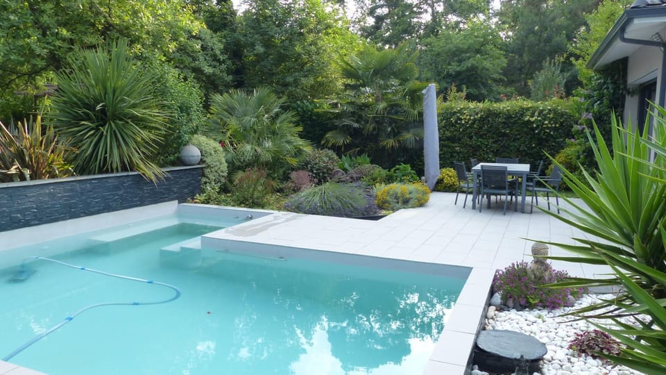 Swimming pool, Swimming pool