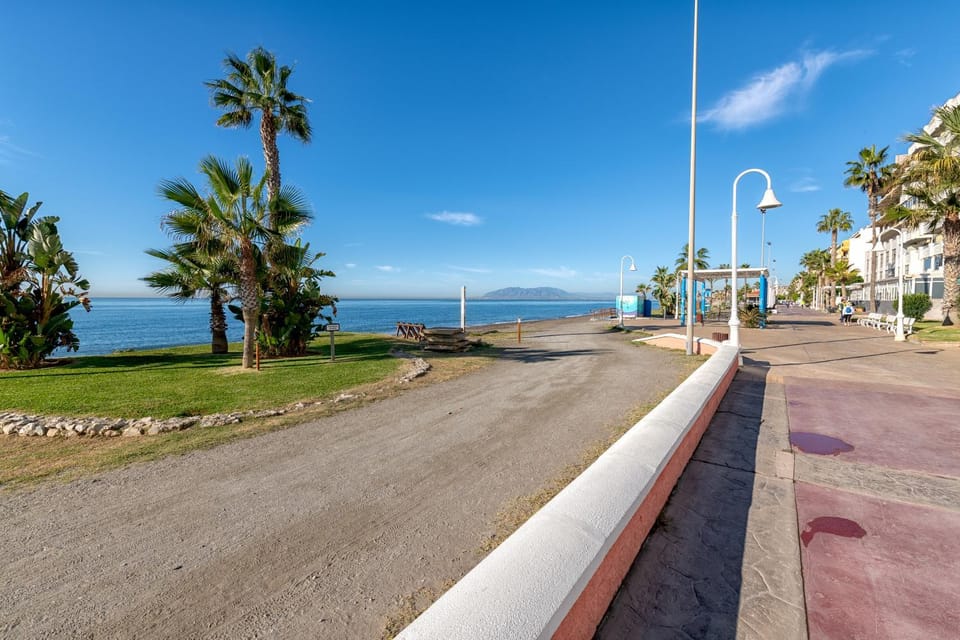 Sea view, Street view