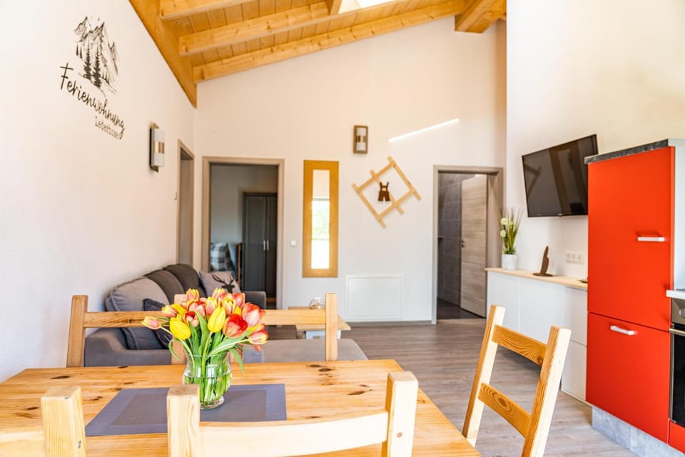 TV and multimedia, Kitchen or kitchenette, Living room, Seating area, Dining area