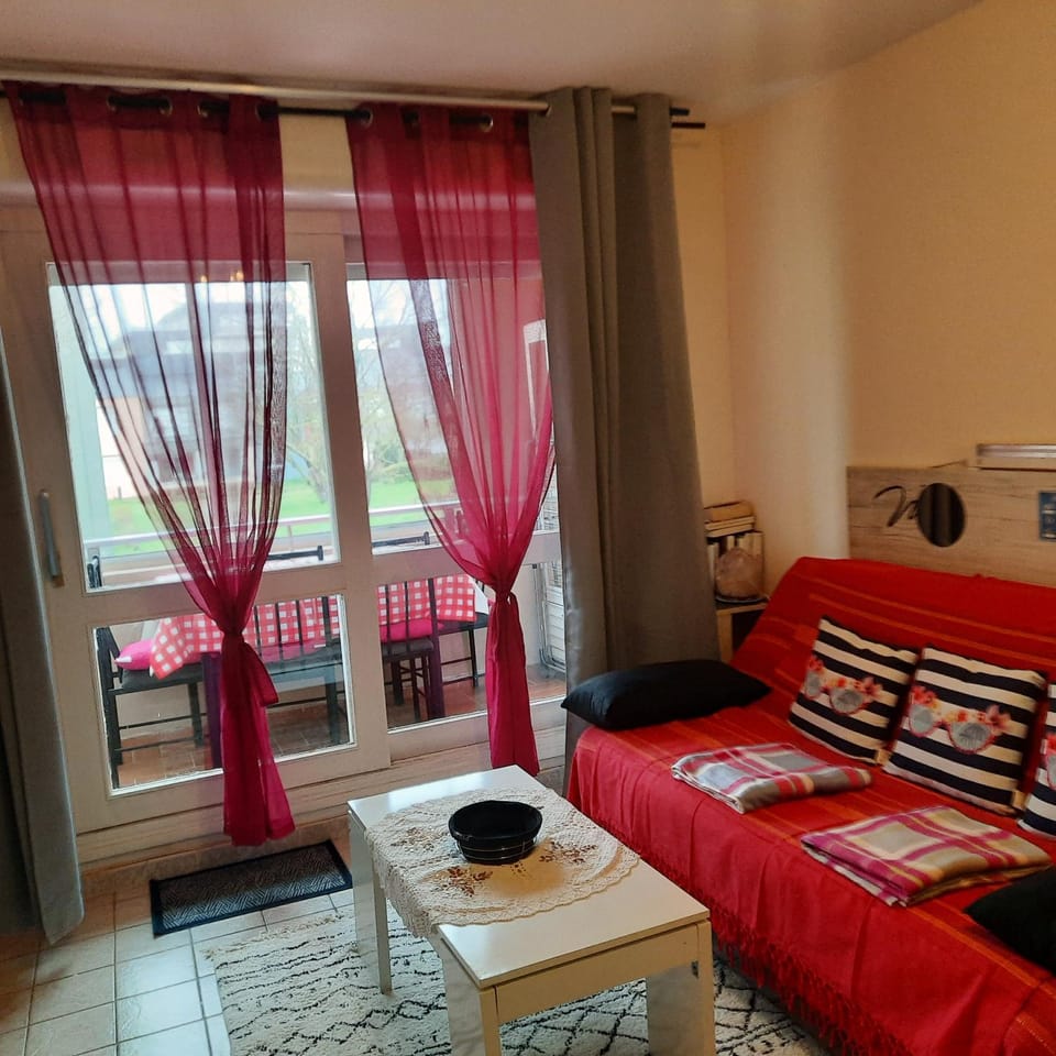 PLAGE et LA MER TRES PROCHE Apartment in Courseulles-sur-Mer