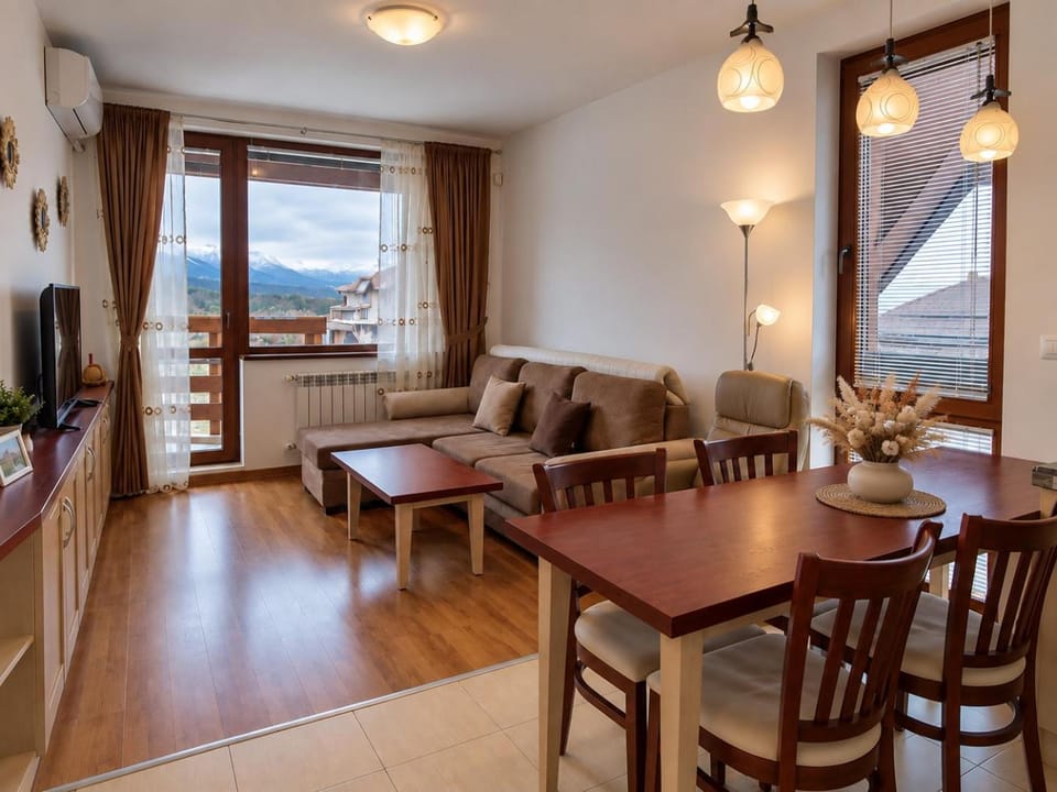 Natural landscape, TV and multimedia, Living room, Dining area