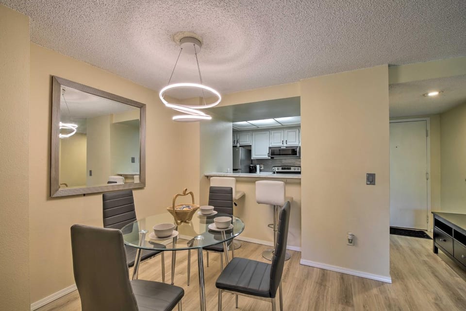 Heart of Seattle's Suburbs! Family-Friendly Condo House in Renton