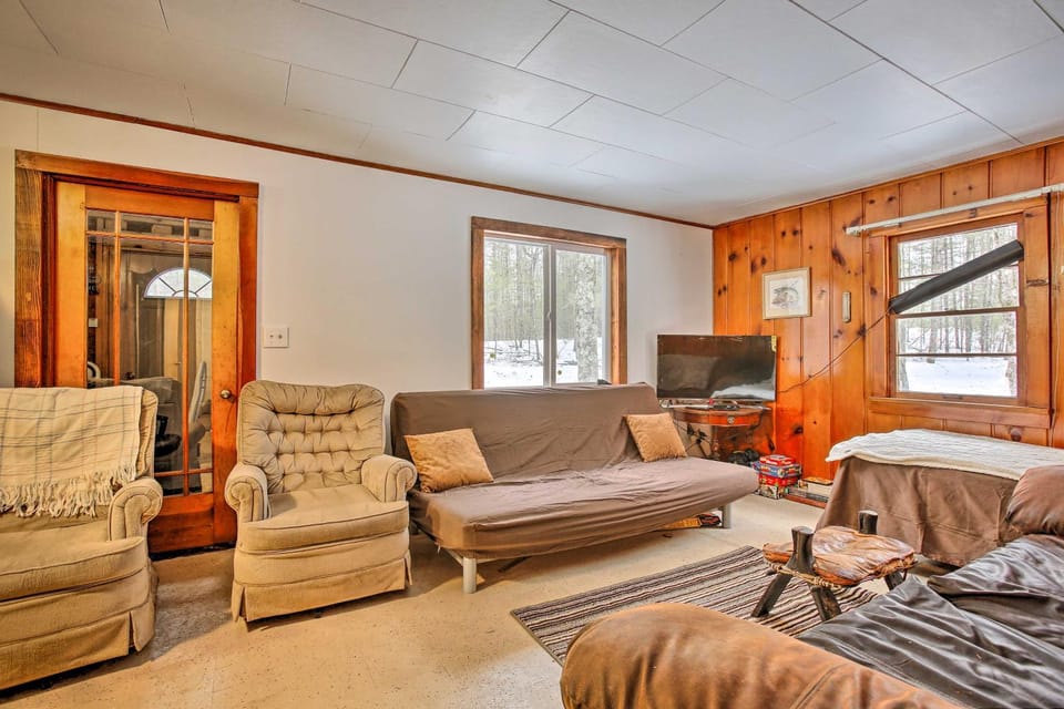 Remote Michigan Retreat on 10 Acres w/ Grill! House in Michigan