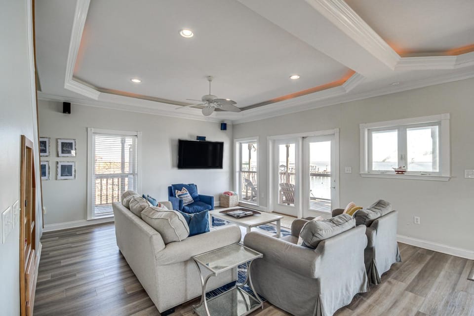 Private Dock & Pool: Luxe NOLA Group Getaway! House in Ninth Ward