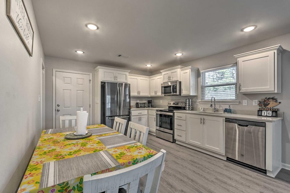 Family Home about 5 Mi to Downtown Little Rock! House in Little Rock