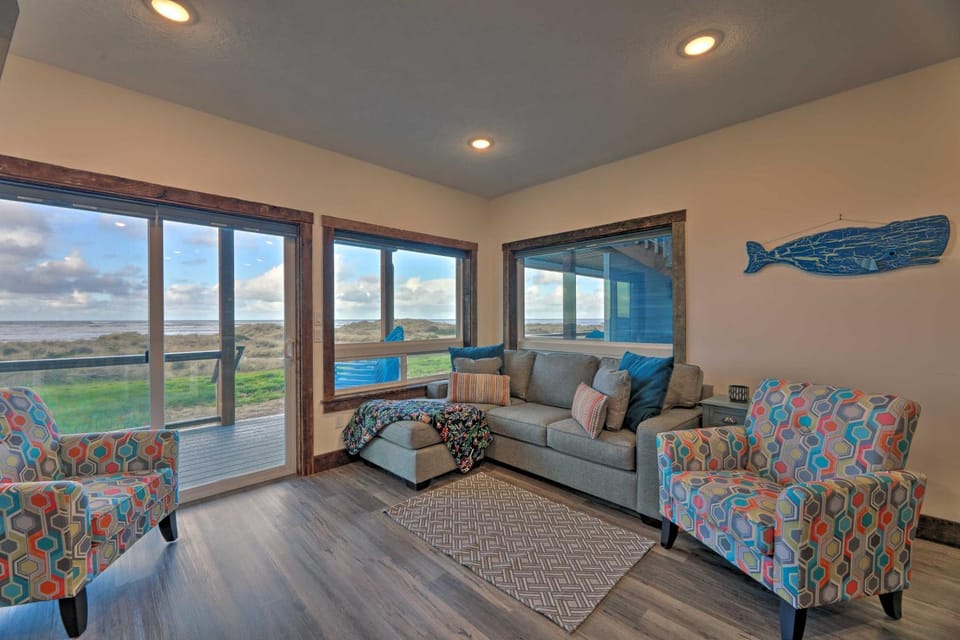 Sanderling Sea Cottages, Unit 6 w/ Beach Access! House in Oregon