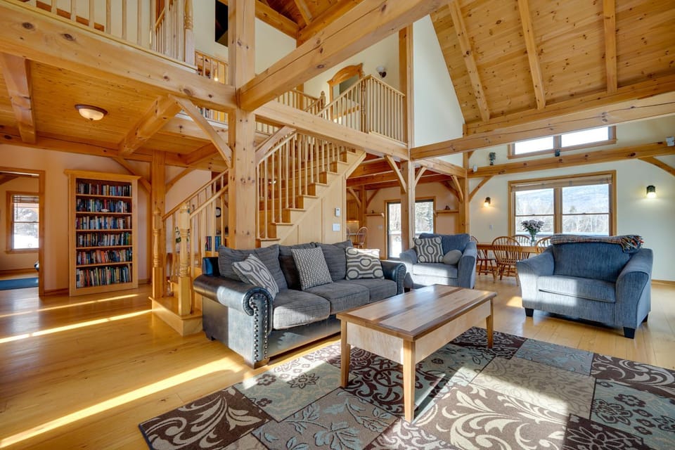 Secluded Vermont Retreat: Outdoor Pool & Deck House in Vermont