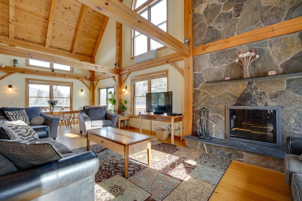 Secluded Vermont Retreat: Outdoor Pool & Deck House in Vermont