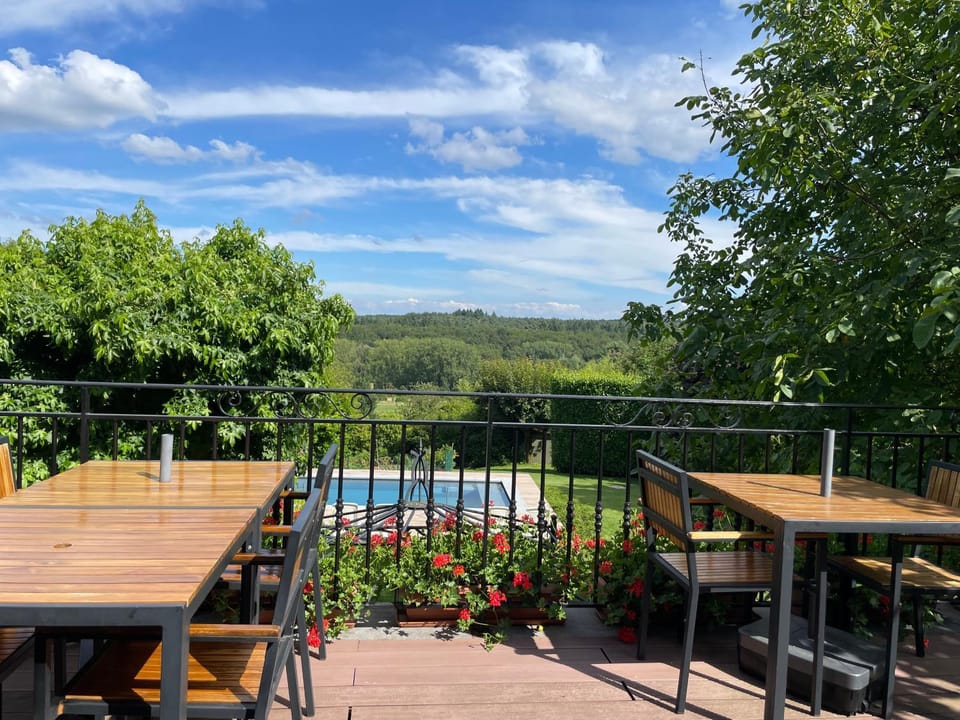 Property building, Restaurant/places to eat, Balcony/Terrace, Seating area, Pool view, Pool view, Swimming pool, Swimming pool, Breakfast