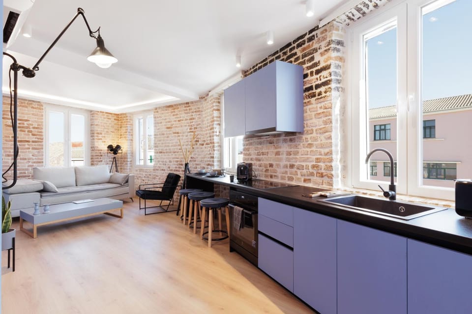 Kitchen or kitchenette, Living room, Seating area, Dining area, Communal kitchen