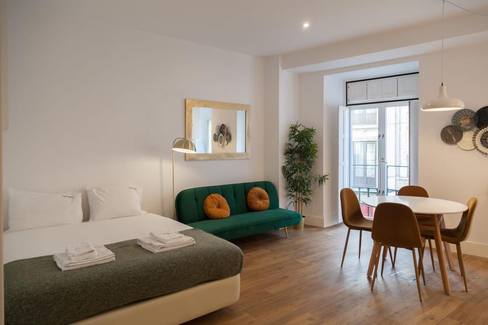 Bed, Living room, Dining area, Bedroom