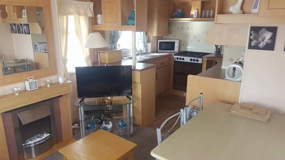 Kitchen or kitchenette, Living room, Seating area